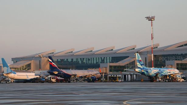 Phi cong dot tu khi dang lai may bay o do cao 10.000 met