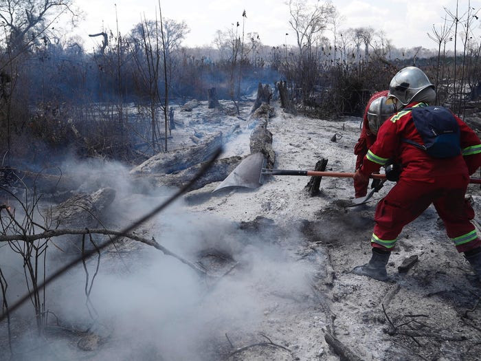 Bất chấp điều đó, Quân đội Bolivia nói rằng họ không có kế hoạch rút quân và sẽ kiên trì chữa cháy. (Ảnh: AP)