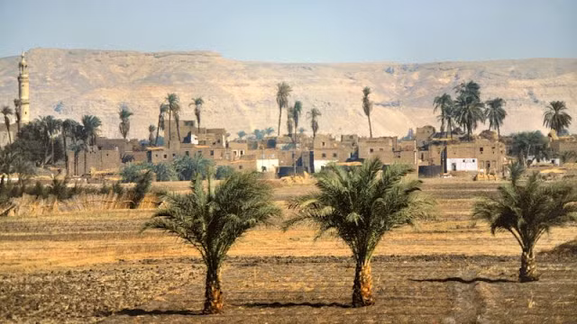 Một ngôi làng ở thung lũng sông Nile, nằm giữa 2 tỉnh Memphis và Luxor.