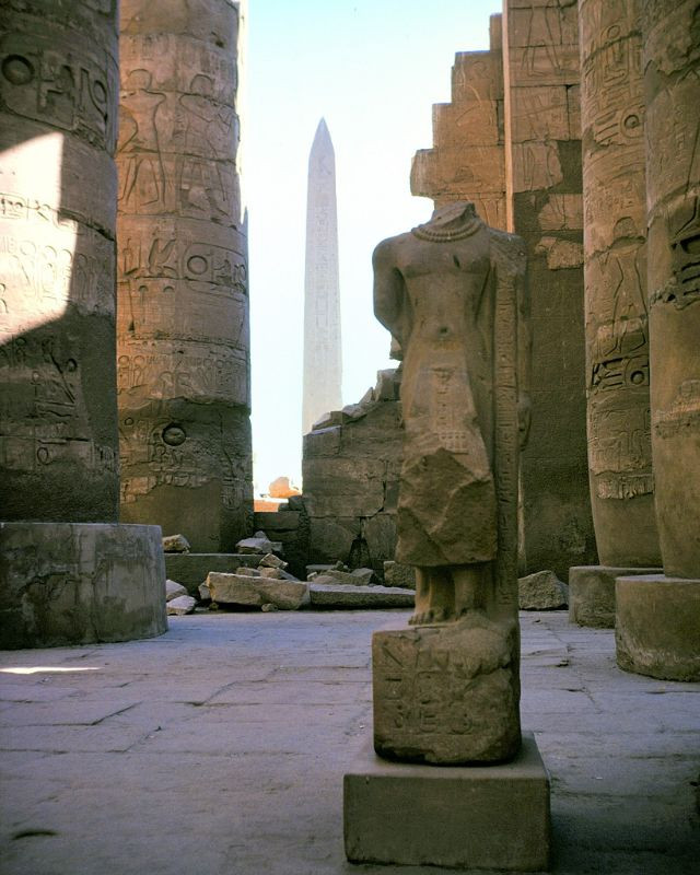 Khu đền Karnak nằm tại cố đô Thebes của Ai Cập và được công nhận là Di sản thế giới vào năm 1979.