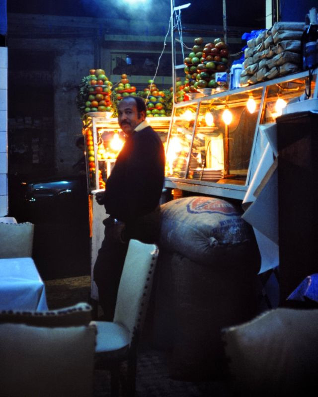 Bên trong một nhà hàng ở Alexandria, Ai Cập.