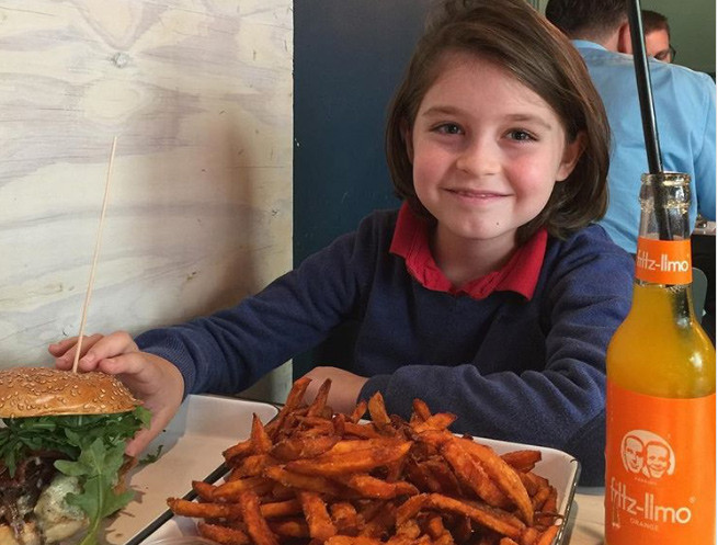 Nhưng trong một tuyên bố công bố với CNN, người phát ngôn của trường đại học, Ivo Jongsma, khẳng định: “Chúng tôi không bao giờ cố giữ sinh viên của mình lại và cũng không có ý định làm nản lòng ai đó”.