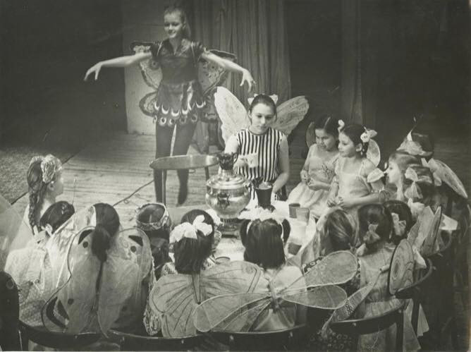 Nhiều hoạt động văn nghệ cũng được quan tâm và tổ chức, đặc biệt là mỗi khi đến các dịp lễ trọng đại của quốc gia.