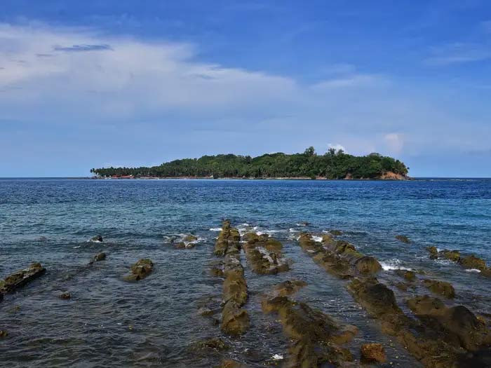 Sau đó, người Nhật nắm quyền kiểm soát hòn đảo và họ dùng hòn đảo có vị trí chiến lược này như một khu vực an toàn trong Thế chiến 2. Người Nhật cho xây hầm để cho lính trú ẩn, nhưng khi chiến tranh kết thúc, quyền sở hữu hòn đảo được trao cho người Ấn Độ.