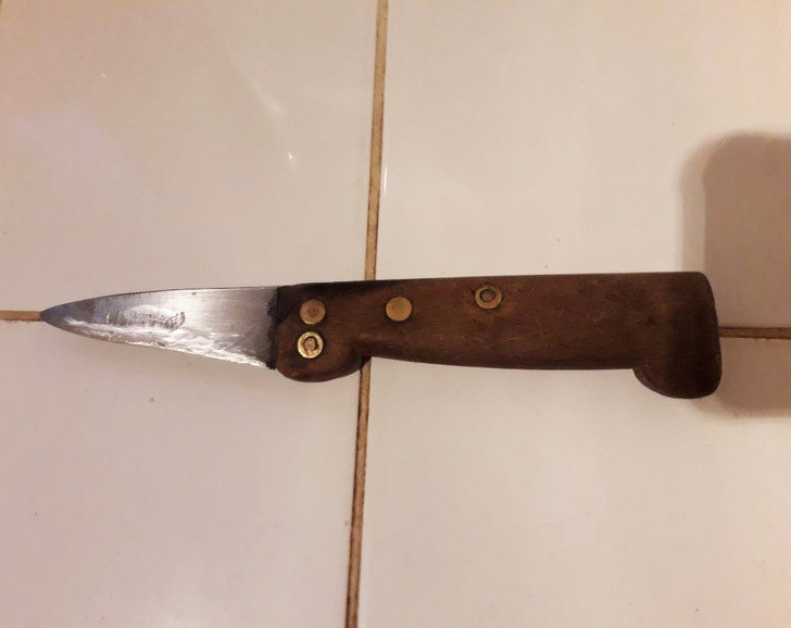 “Con dao này đã được cụ tôi dùng, rồi đến bà tôi và giờ là tới lượt các con gái tôi” – một người phụ nữ cho biết.