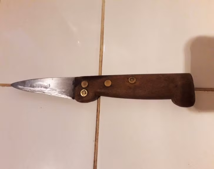 “Con dao này đã được cụ tôi dùng, rồi đến bà tôi và giờ là tới lượt các con gái tôi” – một người phụ nữ cho biết.