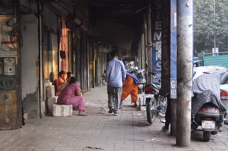 Tui nhuc cuoc song gai mai dam trong khu den do khet tieng An Do-Hinh-5