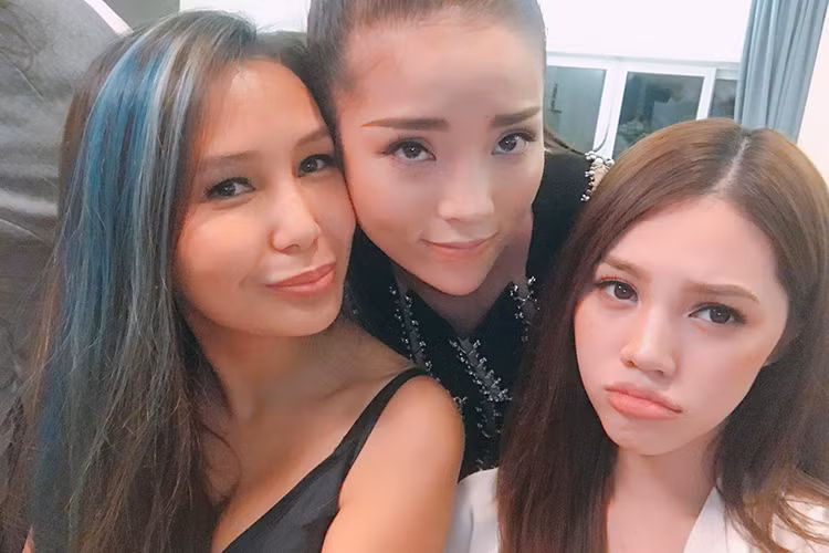 Sau những ồn ào, hiện tại, Hoa hậu Việt Nam 2014 đang cố gắng lấy lại hình ảnh của mình. (Ảnh: Facebook Jolie Nguyễn)