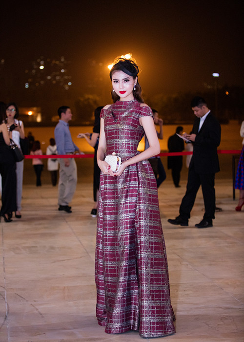 Đây là lần đầu tiên Ngọc Duyên xuất hiện tại thủ đô sau khi đăng quang cuộc thi Nữ hoàng Sắc đẹp Toàn cầu 2016 tại Hàn Quốc. 