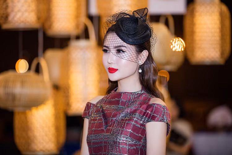 Sau đăng quang Nữ hoàng Sắc đẹp Toàn cầu 2016, Ngọc Duyên đang tất bật với nhiều dự án mới. 