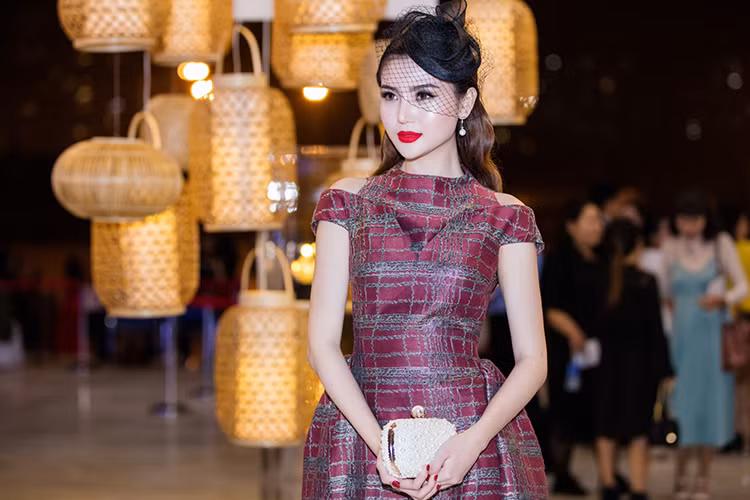 Với việc đã tốt nghiệp trường Sân khấu Điện ảnh, Ngọc Duyên cho biết, cô sẽ ưu tiên cho vai trò diễn viên. 