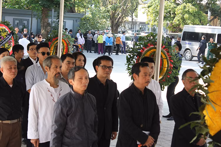 Sau lễ viếng, linh cữu của nghệ sĩ Phạm Bằng sẽ được đi đưa điện táng tại Đài hóa thân Hoàn vũ Hà Nội.