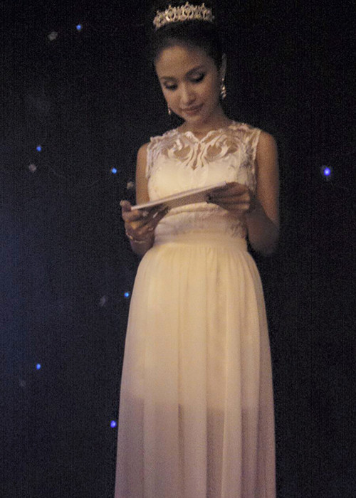 Trong suốt những năm qua, “chị Kính Hồng” luôn được yêu mến bởi niềm đam mê với nghề MC và năng lực trong diễn xuất. (Ảnh: Facebook nhân vật) 