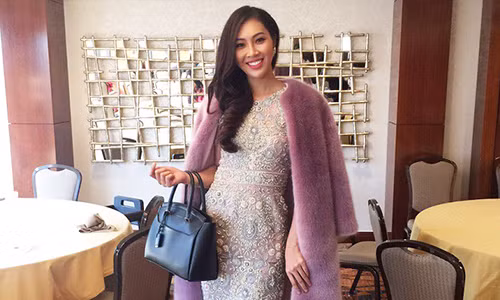 Dieu Ngoc tu tin noi tieng Anh qua fanpage Hoa hau The gioi