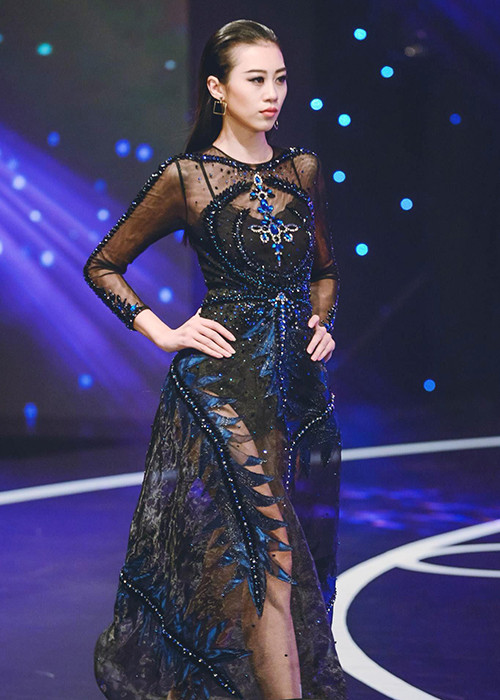 Bản lĩnh catwalk của chân dài 27 tuổi ngày càng được khẳng định qua thời gian. (Ảnh: Facebook nhân vật) 