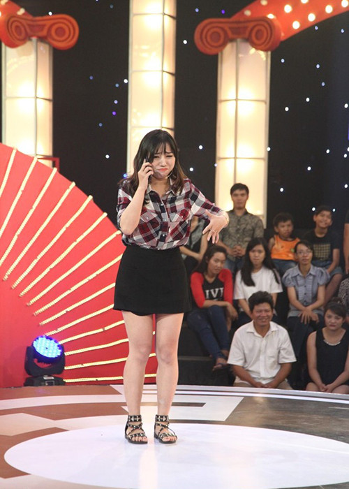 Đặc biệt, cô nàng Lâm Oanh, 21 tuổi, người dân tộc Mường đến từ Thanh Hóa trong trang phục truyền thống của dân tộc mình có những tình huống dự thi “khó đỡ”. Tập 3 chương trình Thách thức danh hài sẽ lên sóng vào lúc 21h30, tối thứ Tư, ngày 16/11, trên kênh HTV7.