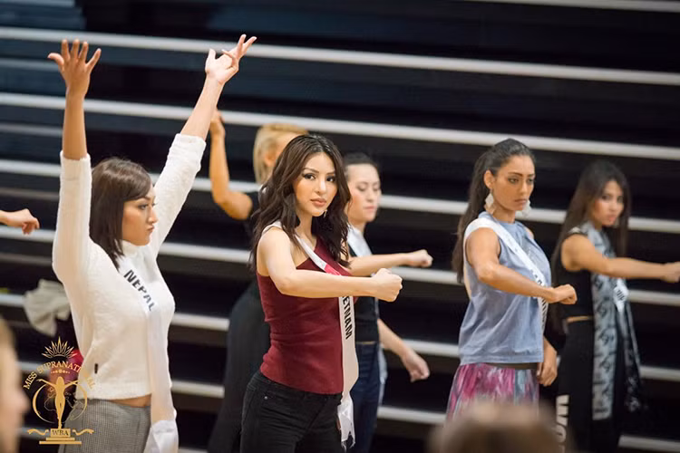 Kha Trang khoe ve rang ro tai HH Sieu quoc gia 2016-Hinh-13