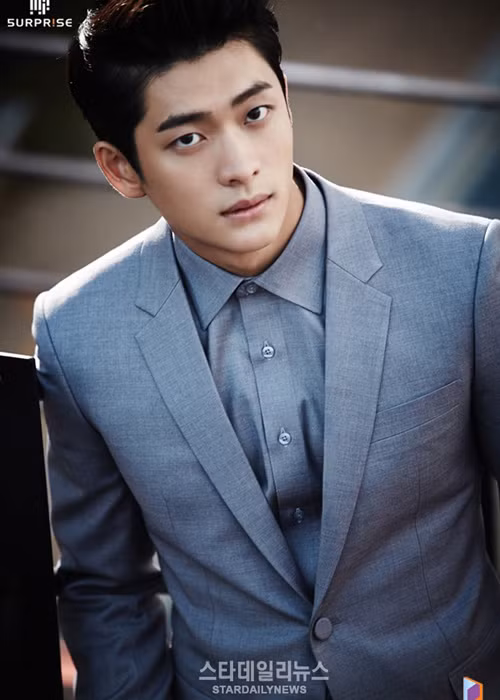 Nam chính của “Tuổi thanh xuân 2” sinh ngày 20/6/1992. Tên thật của anh là Kim Yoon Hwan. (Ảnh: Stardailynews)