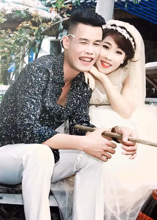 Khán giả cũng hy vọng cuộc tình của Hiệp Gà và Diệp Thúy có cái kết có hậu. Đúng như kỳ vọng, cặp đôi quyết định về chung một nhà sau một thời gian dài hẹn hò. Cụ thể, tháng 3/2016, hai người đã đi chụp ảnh cưới ở Hải Phòng. (Ảnh: Facebook nhân vật) 