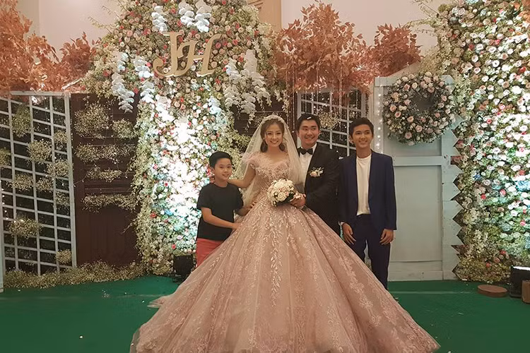 Dien vien Khanh Hien dep long lay ben chu re Viet kieu-Hinh-6