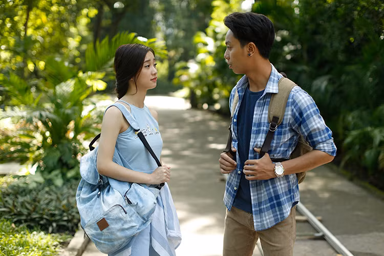 Phim cua cap doi Quang Minh Hong Dao tung poster an tuong-Hinh-11