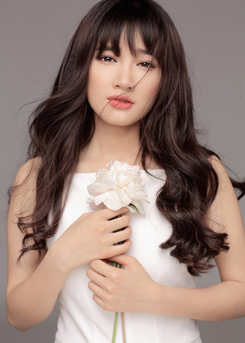 Nhã Phương được cho là một trong những bạn gái màn ảnh xinh đẹp nhất của nam diễn viên phim “Tuổi thanh xuân 2”. (Ảnh: Zing News) 