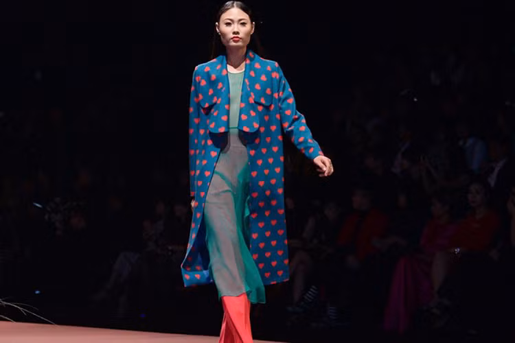 Sau một khoảng thời gian sinh em bé, vào đầu năm 2015, chân dài gốc Hải Phòng quyết định tái xuất. Cô chọn phát triển sự nghiệp ở Sài Gòn. (Ảnh: Zing) 