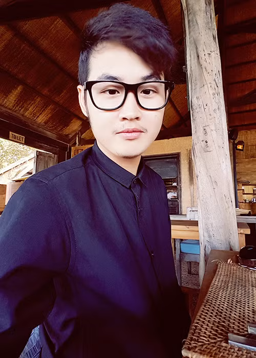 Thanh Duy còn tiết lộ, để tiện sáng tác, Trần Phương đã tự mua đàn piano, tự học piano và guitar. Điều này cho thấy, Trần Phương rất đam mê viết nhạc. (Ảnh: Facebook nhân vật)