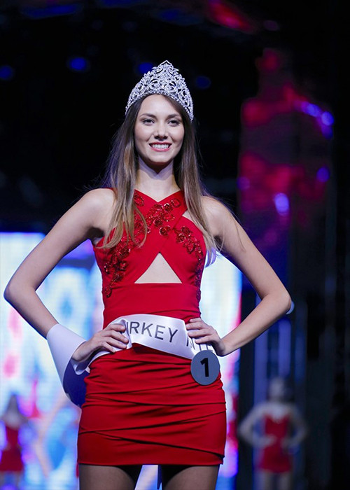 Đến từ Thổ Nhĩ Kỳ, Damla Figan giữ vị trí thứ 3. Sở hữu vẻ đẹp thiên thần và đôi chân dài miên man, cô hiện là ứng viên mạnh đến từ châu Âu. (Ảnh: Missosology) 