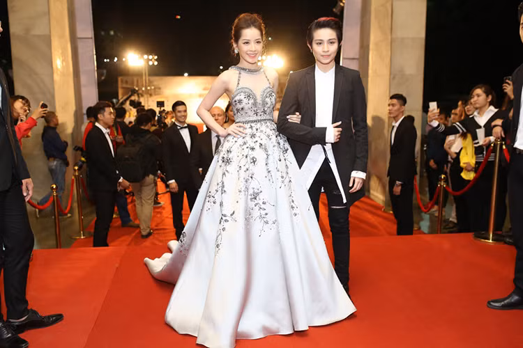 Angela Phuong Trinh goi cam Ly Nha Ky dep kieu sa tai LHP-Hinh-11