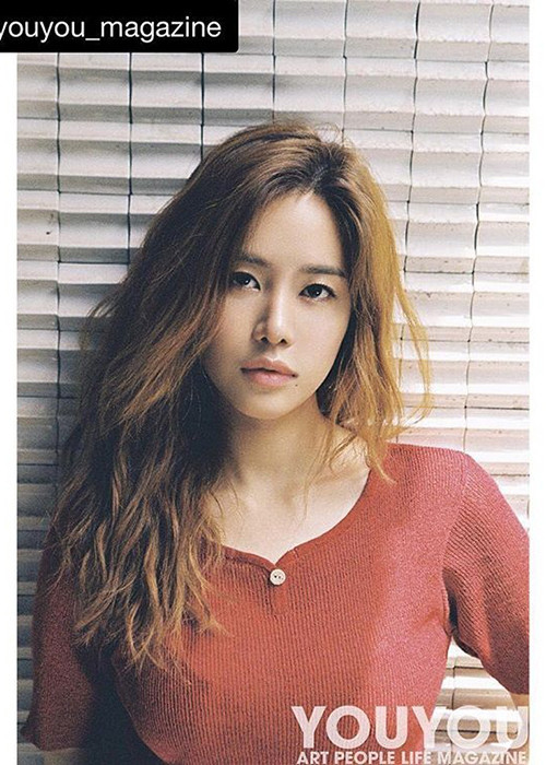 Tại Hàn Quốc, tình địch của Nhã Phương trong phim “Tuổi thanh xuân 2” là nữ diễn viên khá non trẻ. (Ảnh: Youyou Magazine) 