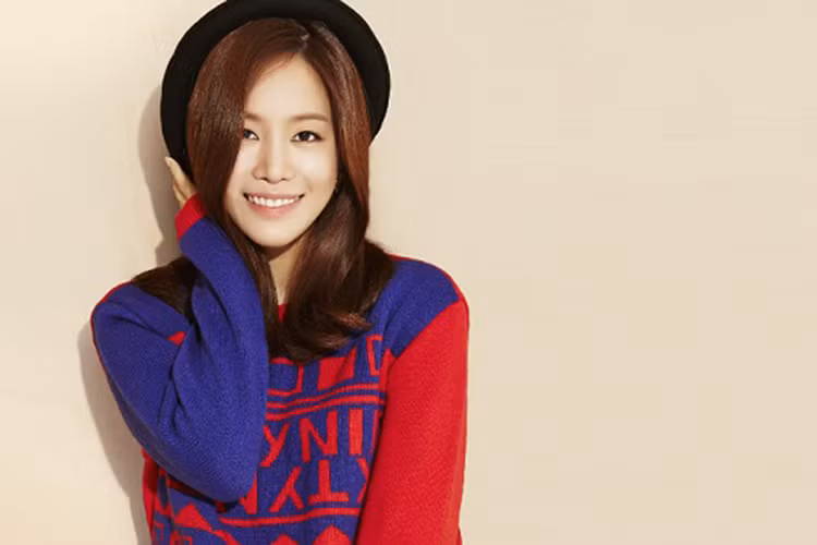 Nữ diễn viên phim “Tuổi thanh xuân 2” sở hữu vẻ đẹp hiện đại cùng phong cách thời trang trẻ trung. (Ảnh: The Quo) 