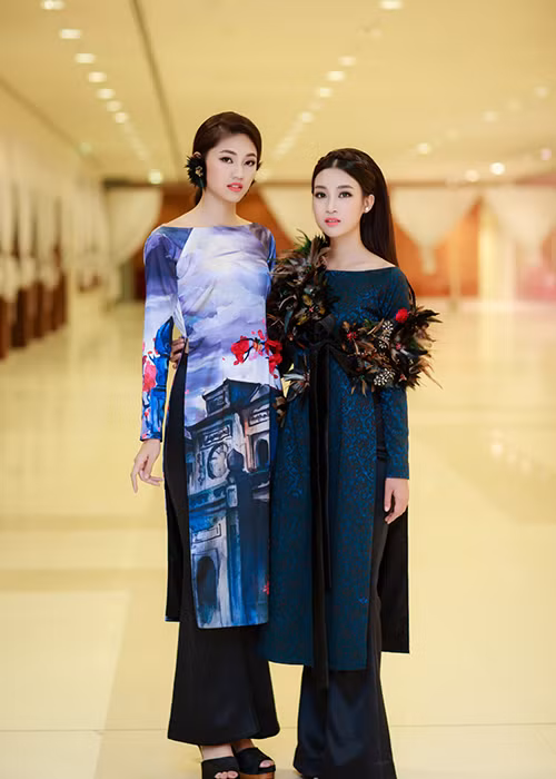 Giống đêm khai mạc, Đỗ Mỹ Linh tiếp tục xuất hiện cùng Á hậu 1 cuộc thi Hoa hậu Việt Nam 2016 Ngô Thanh Thanh Tú. 