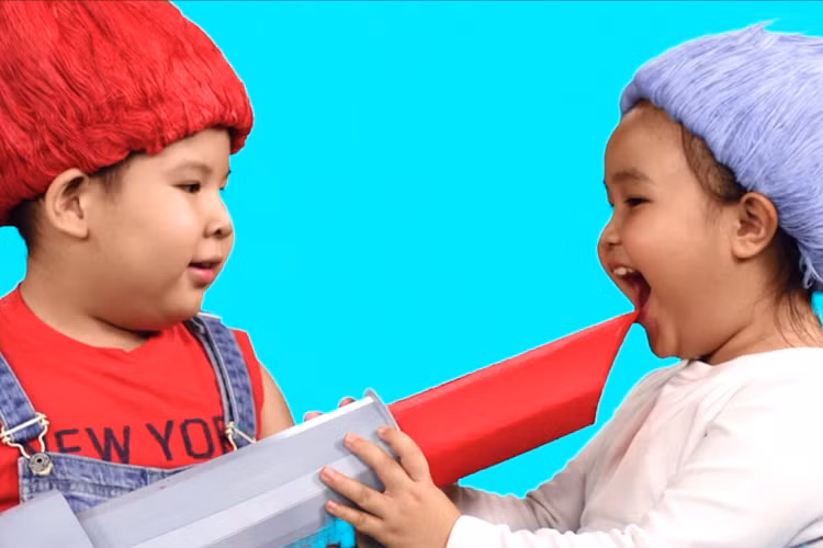 Mỗi bé là một sắc màu riêng với những mái tóc rực rỡ giống như các nhân vật quỷ lùn tinh nghịch trong phim. 