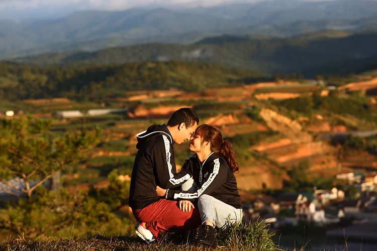 Tuy nhiên, theo thời gian, MC Hoàng Linh dần dần thoải mái hơn trong việc chia sẻ hình ảnh nửa kia của mình. (Ảnh: Facebook nhân vật) 