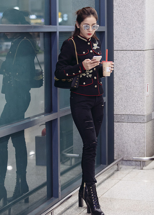 Trong chuyến sang Hàn Quốc lần này, Chi Pu tham dự lễ trao giải thưởng Asia Artist Awards theo lời mời của đơn vị tổ chức.