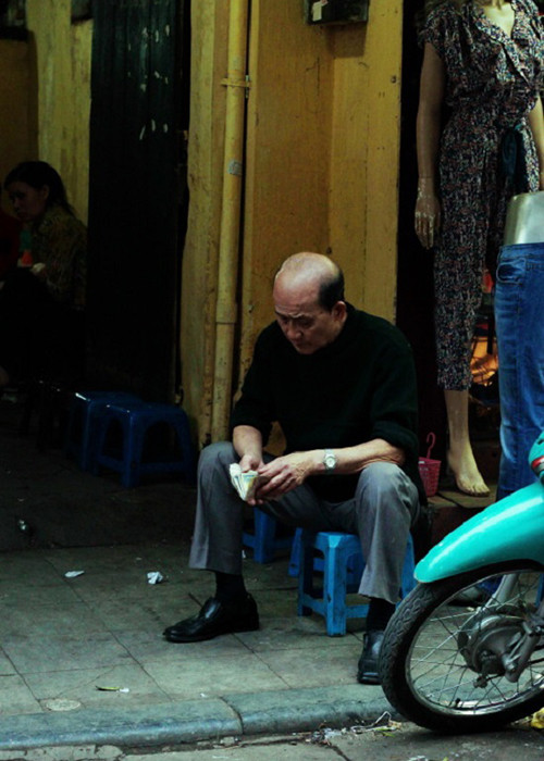 Ngoài hình ảnh “sếp”, “Lý Trưởng”, “Táo Văn nghệ” trên sân khấu, nghệ sĩ Phạm Bằng còn được mọi người nhớ tới với hình ảnh chủ quán bánh trôi tàu. (Ảnh: Foodclick) 