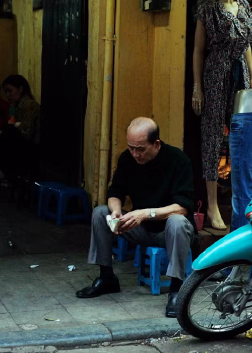 Ngoài hình ảnh “sếp”, “Lý Trưởng”, “Táo Văn nghệ” trên sân khấu, nghệ sĩ Phạm Bằng còn được mọi người nhớ tới với hình ảnh chủ quán bánh trôi tàu. (Ảnh: Foodclick) 