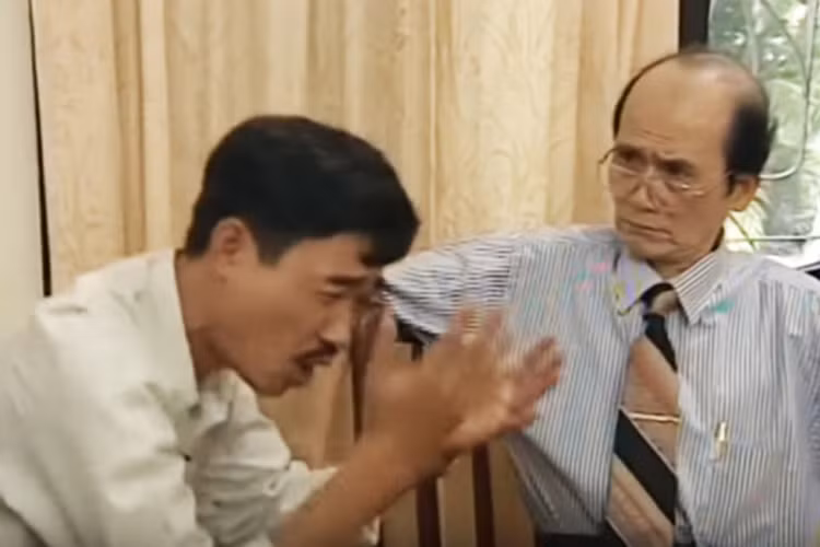 Vốn đóng đinh với hình ảnh “sếp” và cái đầu hói đặc trưng, các bạn diễn của nghệ sĩ Phạm Bằng trong chương trình “Gặp nhau cuối tuần” thường gọi ông bằng cái tên thân mật là “sếp Bằng” hay “sếp Bằng hói”. (Ảnh: Tuổi trẻ)