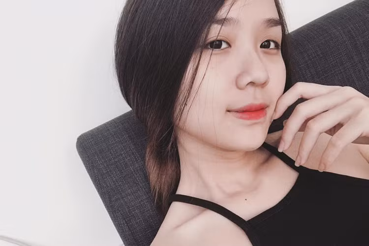 Nhan sắc xinh đẹp của Hoàng Ngọc đã chiếm được trái tim của chàng Quán quân Gương mặt thân quen 2014 trong suốt 5 năm qua. (Ảnh: Facebook nhân vật)