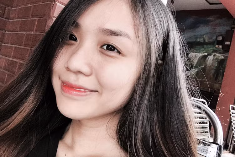 Ngay từ lần đầu gặp mặt, Hoài Lâm đã rất ấn tượng với nụ cười của Hoàng Ngọc và chỉ ước có thể gặp lại cô gái này để nhìn thấy cô cười. (Ảnh: Facebook nhân vật)