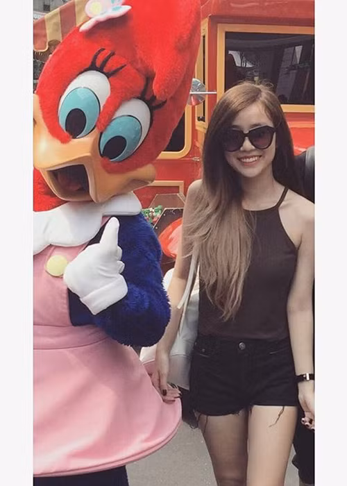 Bên cạnh nhan sắc xinh đẹp đã “hạ gục” Hoài Lâm, Hoàng Ngọc chiếm được thiện cảm của nam ca sĩ bởi là một cô gái khá tự lập. (Ảnh: Facebook nhân vật)