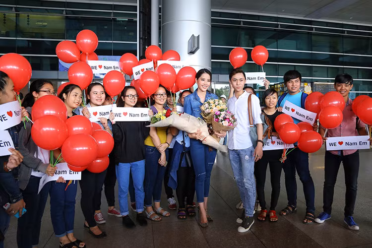 Nam Em còn có thêm nhiều người hâm mộ quốc tế sau cuộc thi Hoa hậu Trái đất 2016 khi là đại diện duy nhất của châu Á vào top 8 chung cuộc. 