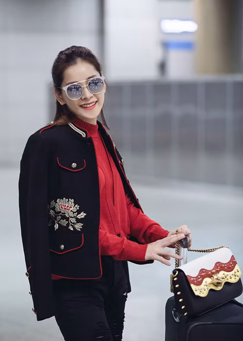 Từ Hàn Quốc, Chi Pu chia sẻ, tại sân bay Incheon, cô được ban tổ chức Asia Artist Awards đón tiếp nồng nhiệt.