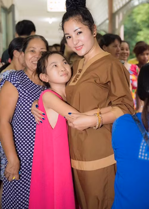 Sau biến cố, nữ danh hài mất gần 1 năm không tham gia hoạt động nghệ thuật. (Ảnh: Facebook nhân vật)