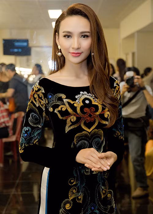 Ngoc Diem do sac cung Hoa hau Bien Ninh Hoang Ngan-Hinh-10