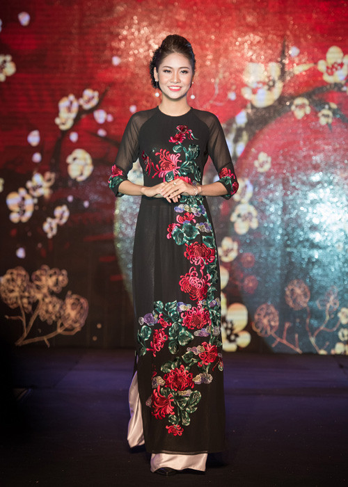 Sự kết hợp giữa chiếu phim ngoài trời và trình diễn thời trang lần đầu tiên được tổ chức đã tạo hiệu ứng tích cực cho công chúng.