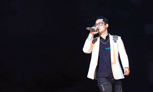 Luong Gia Huy Lam Chan Huy chung tay vi mien Trung-Hinh-2