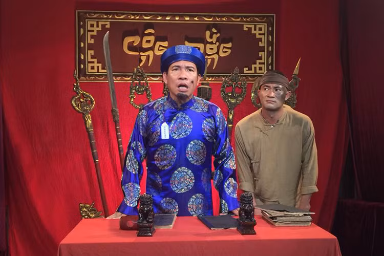 Diễn viên Quang Thắng một lần nữa tham gia “Chôn nhời” với vai quan huyện Bợm (áo xanh). (Ảnh: Facebook đạo diễn Phạm Đông Hồng)