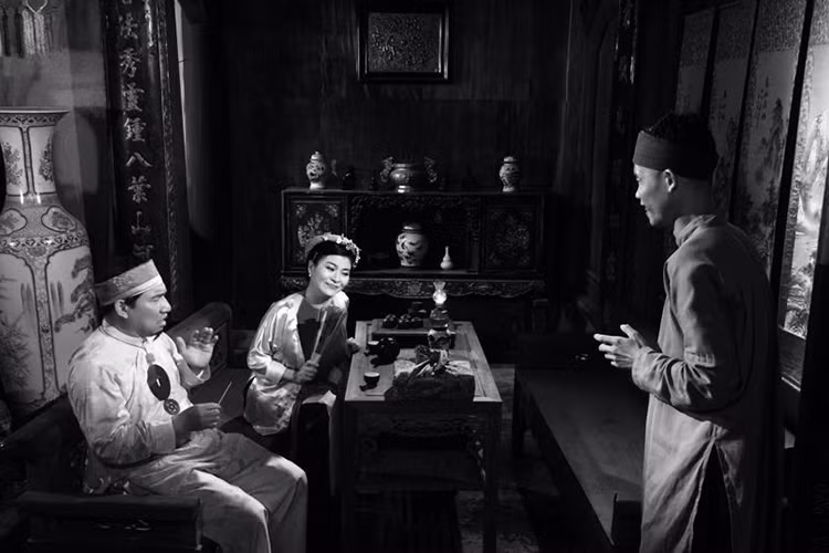 Đoàn phim "Chôn nhời 4" cũng bắt đầu đã có những buổi quay tối. (Ảnh: Facebook đạo diễn Phạm Đông Hồng)